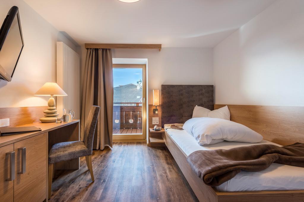 Hotel Alpenfrieden Maranza Bagian luar foto