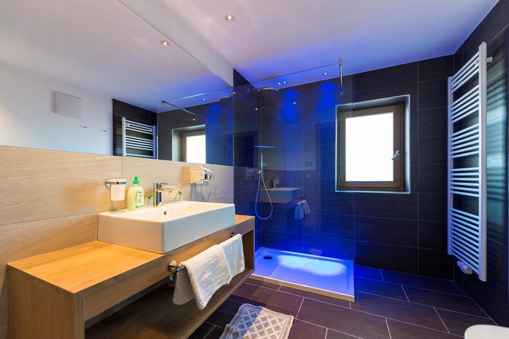 Hotel Alpenfrieden Maranza Bagian luar foto