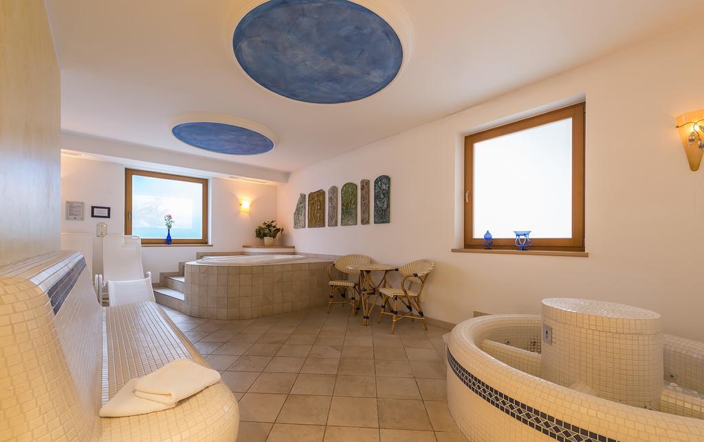 Hotel Alpenfrieden Maranza Bagian luar foto