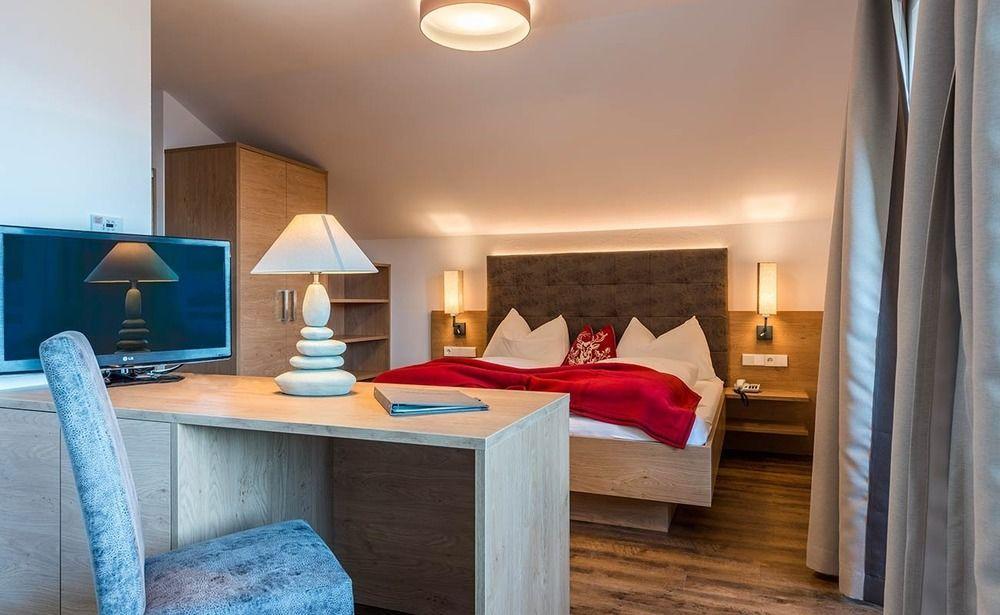 Hotel Alpenfrieden Maranza Bagian luar foto