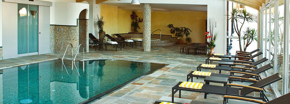 Hotel Alpenfrieden Maranza Bagian luar foto