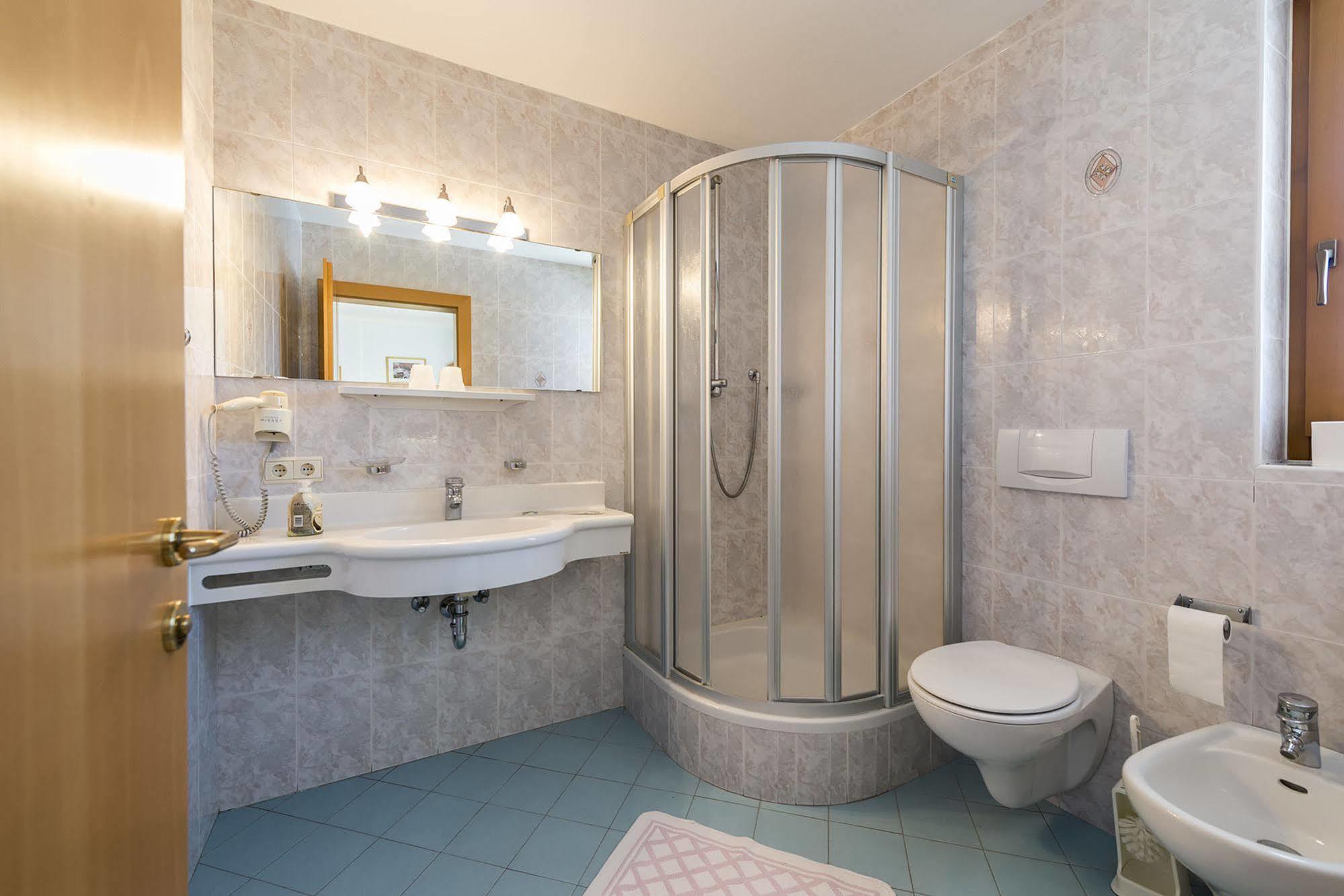Hotel Alpenfrieden Maranza Bagian luar foto